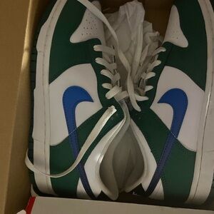 Nike Men's White, Green, and Blue Sneakers